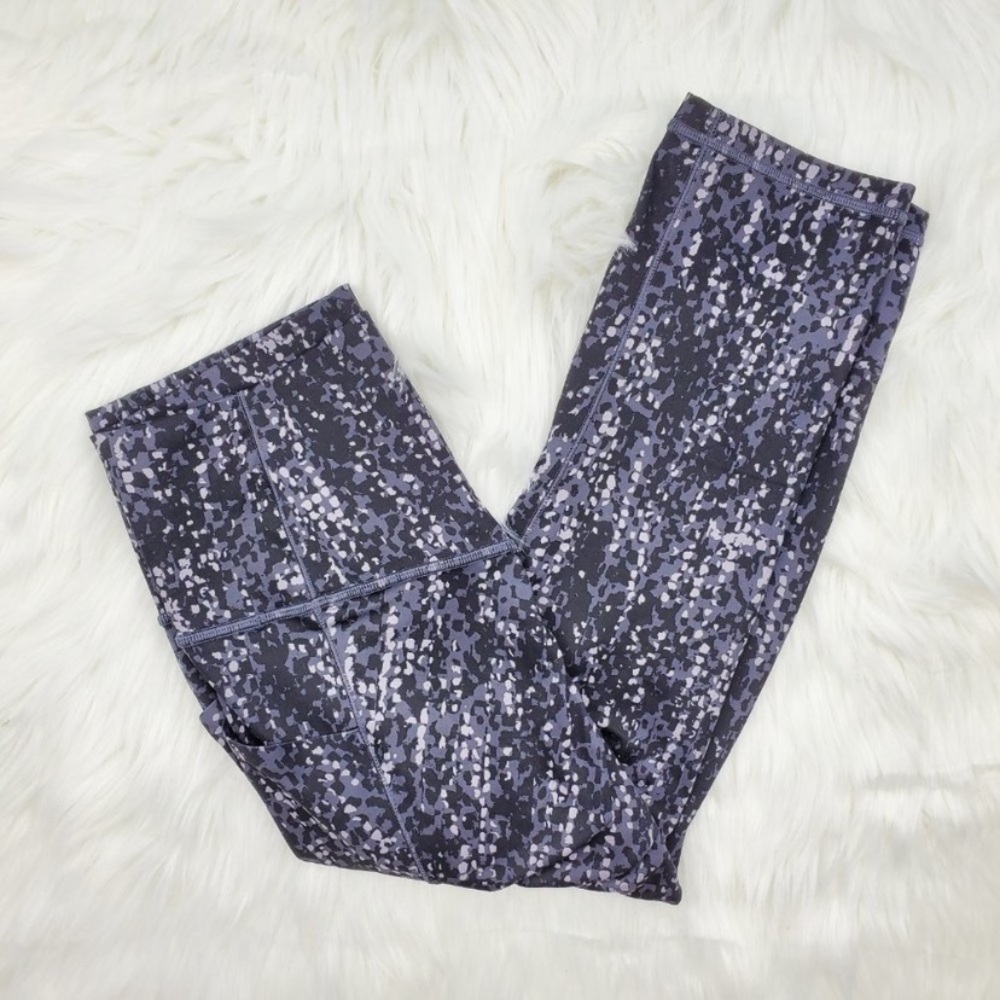NWOT Athleta Salutation Stash Pocket ll Capri